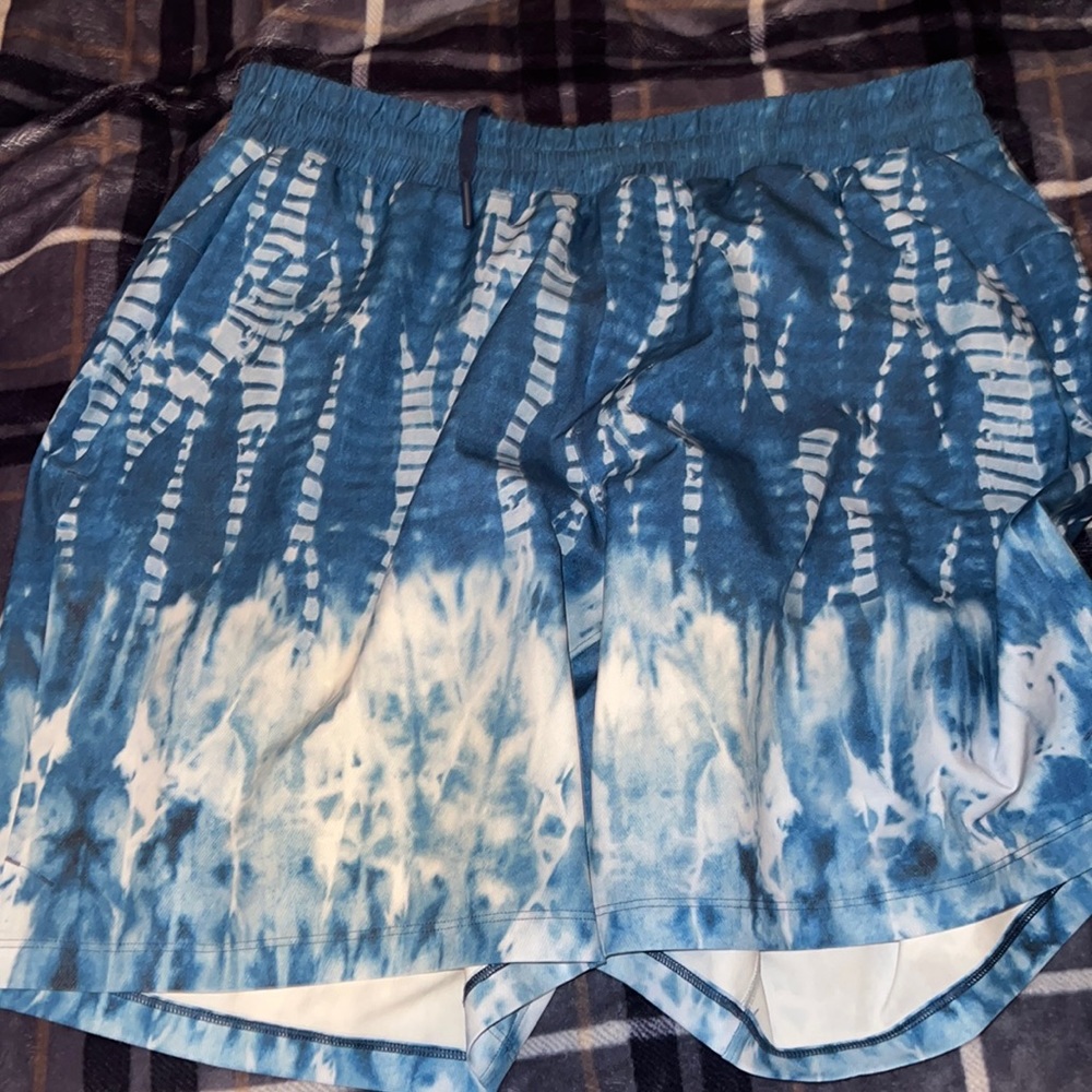 Mens large Lululemon baiting suite